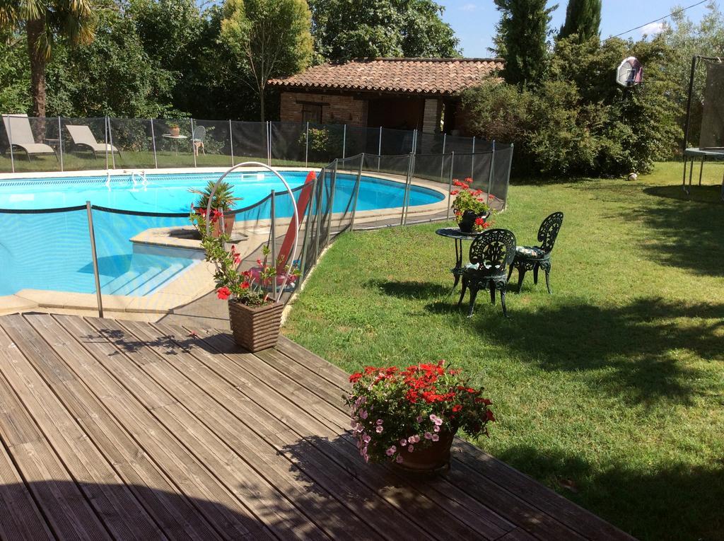 Chambres D'Hotes Au Val Dormant Realville Екстер'єр фото